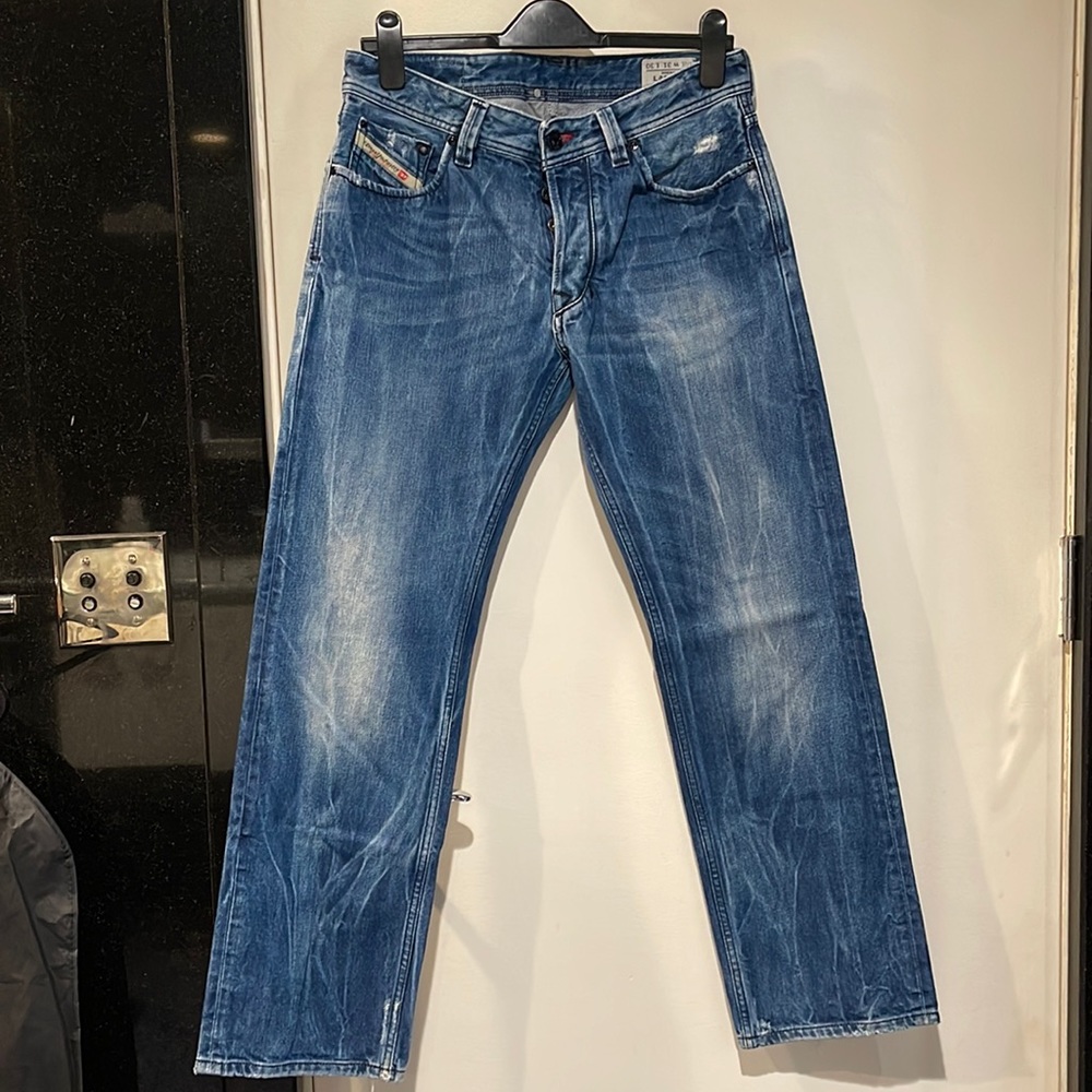 NWOT. Diesel Larkee straight leg jeans 31x30. True to size. Made in Italy.